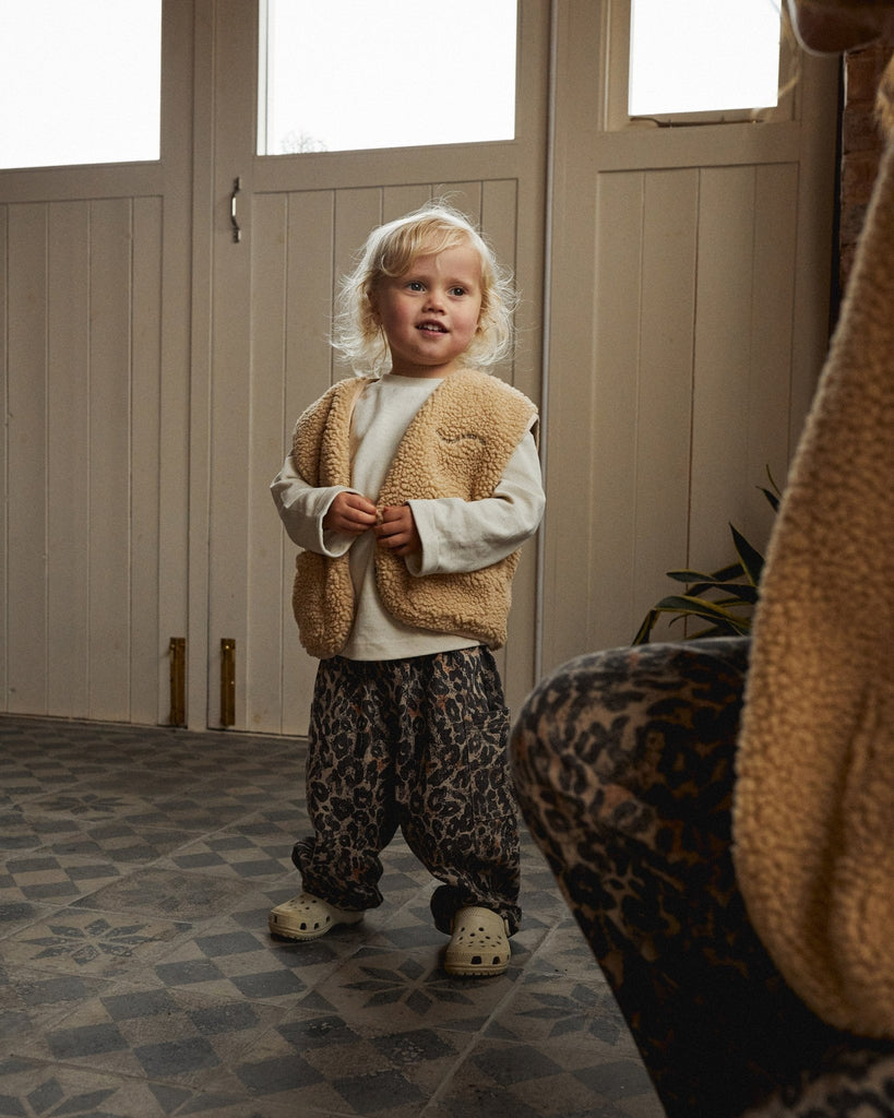 Claude & Co: Alma Borg Gilet - Sand - Acorn & Pip_Claude & Co