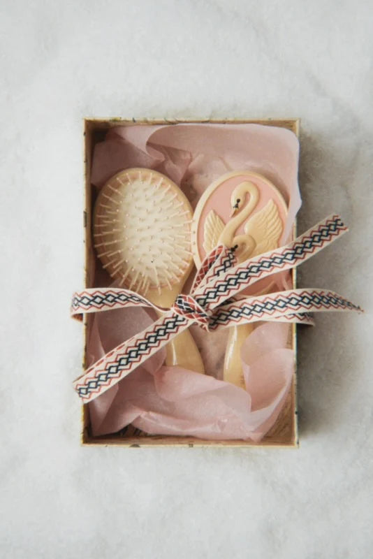 Konges Sløjd Swan Beauty Set in gift box