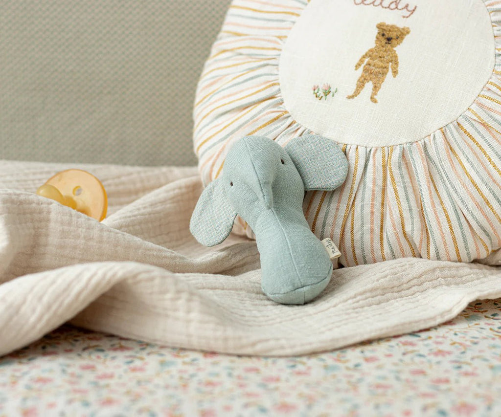 Maileg: Lullaby Friends - Elephant Rattle blue - Acorn & Pip_Maileg