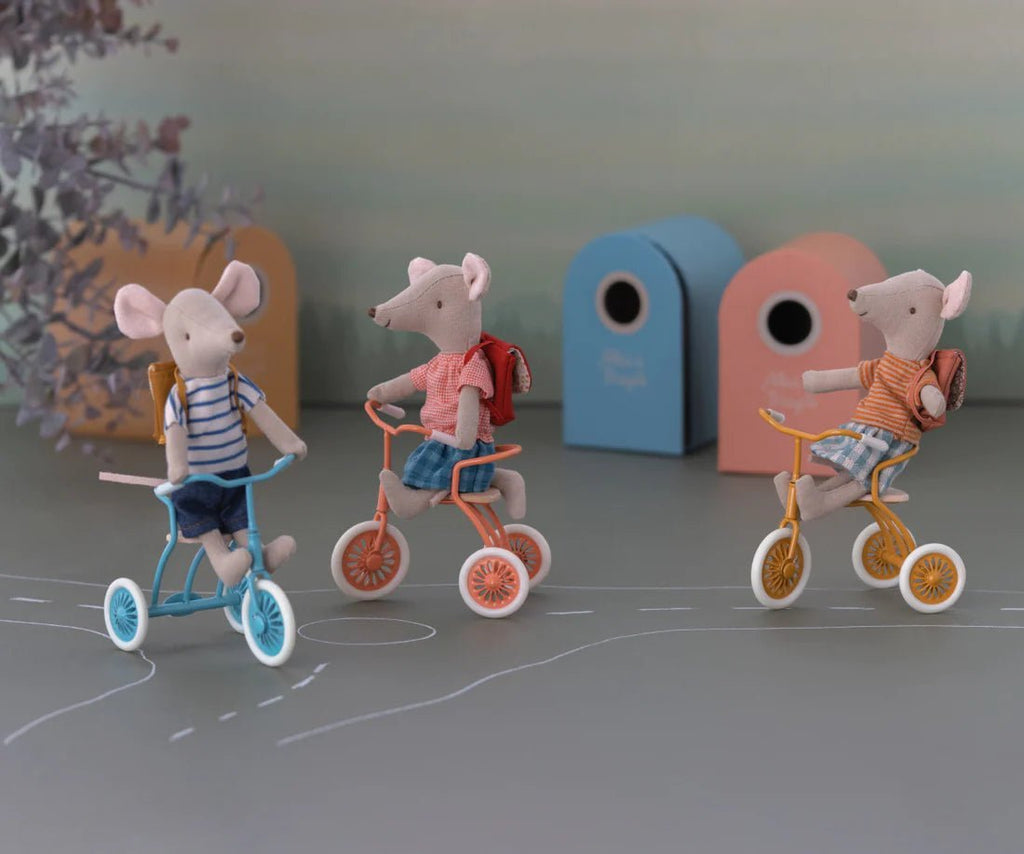 Maileg: Tricycle mouse, Big sister with Red Bag - Acorn & Pip_Maileg